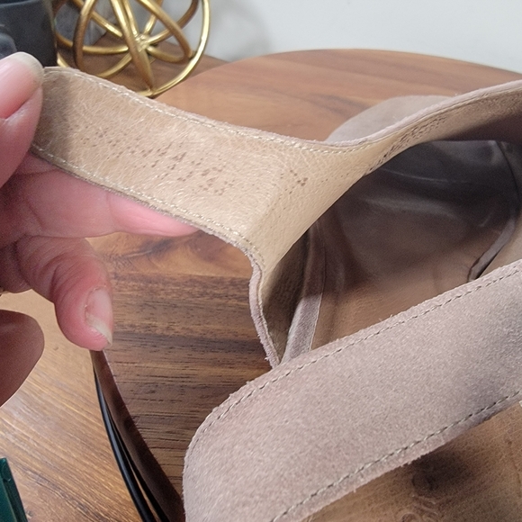 Chocolat Blu Yana Suede Wedge Sandals Size 9.5 Taupe Casual Comfy - Picture 14 of 16